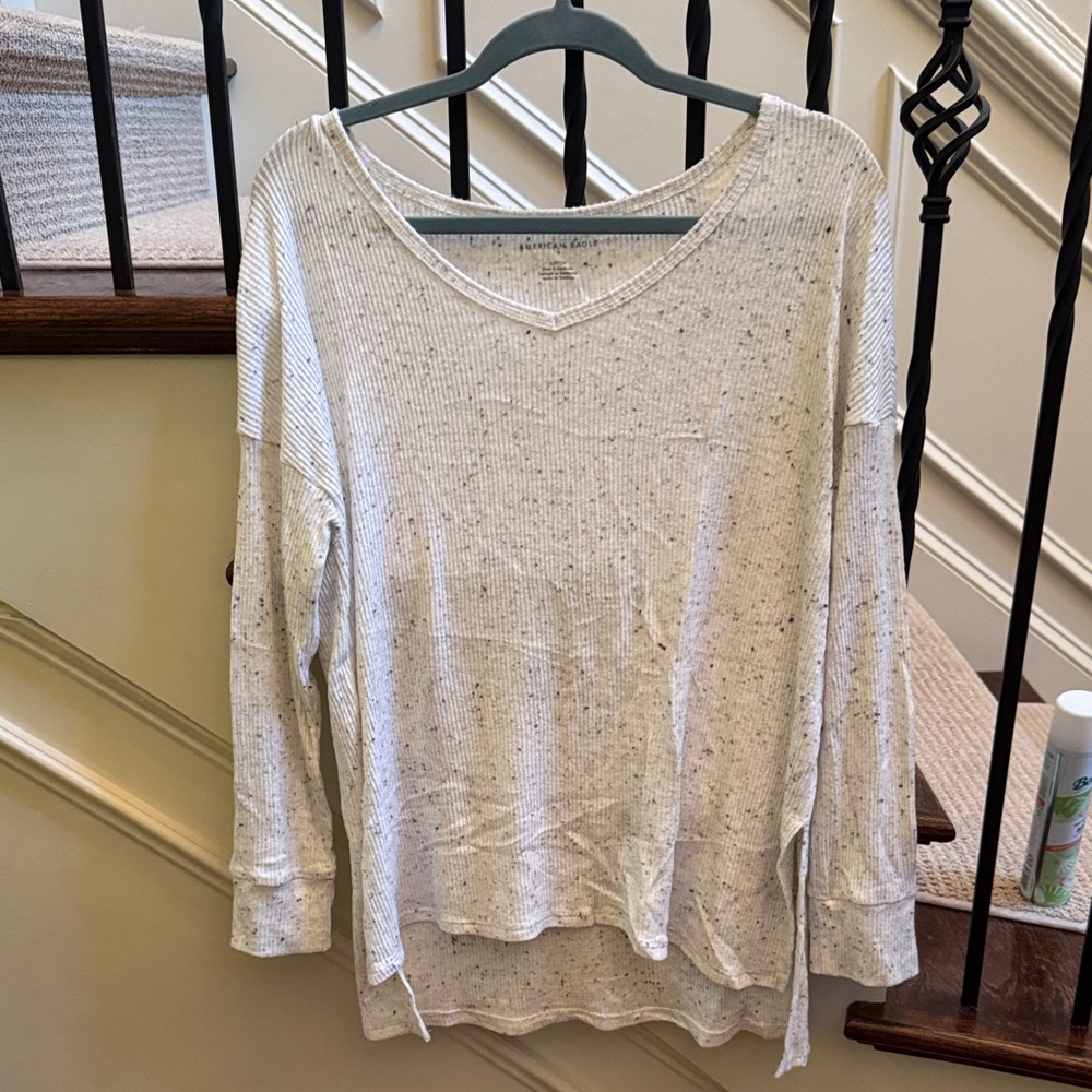 American Eagle Women's White Speckled V-Neck Top Size Small